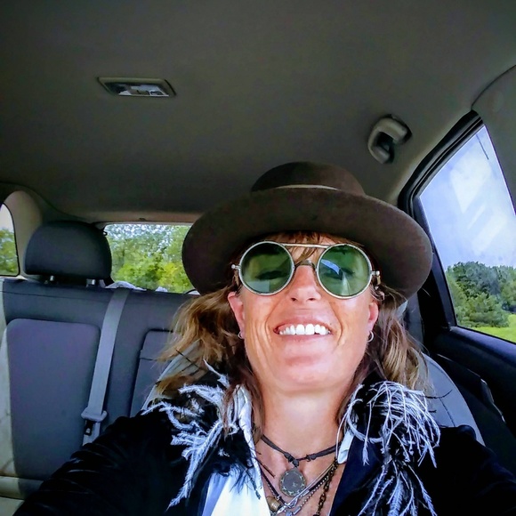 Meet your Posher, Kelly - Picture 1 of 1